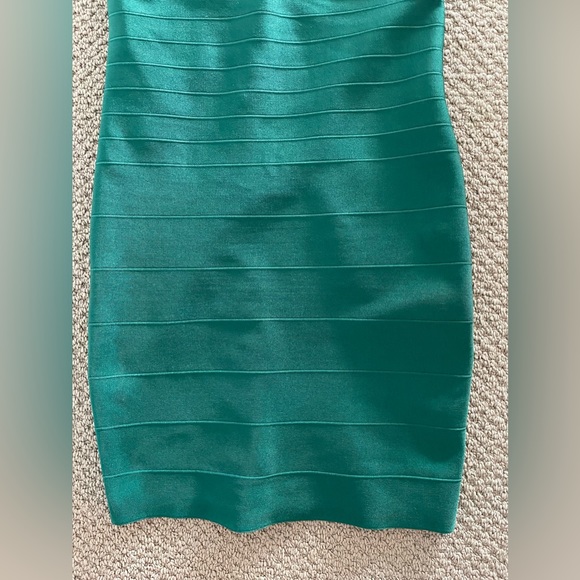 Emerald Green Bandage Plunge Front Midi Dress - Picture 7 of 7